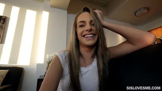 Сношает на постели случайную знакомую